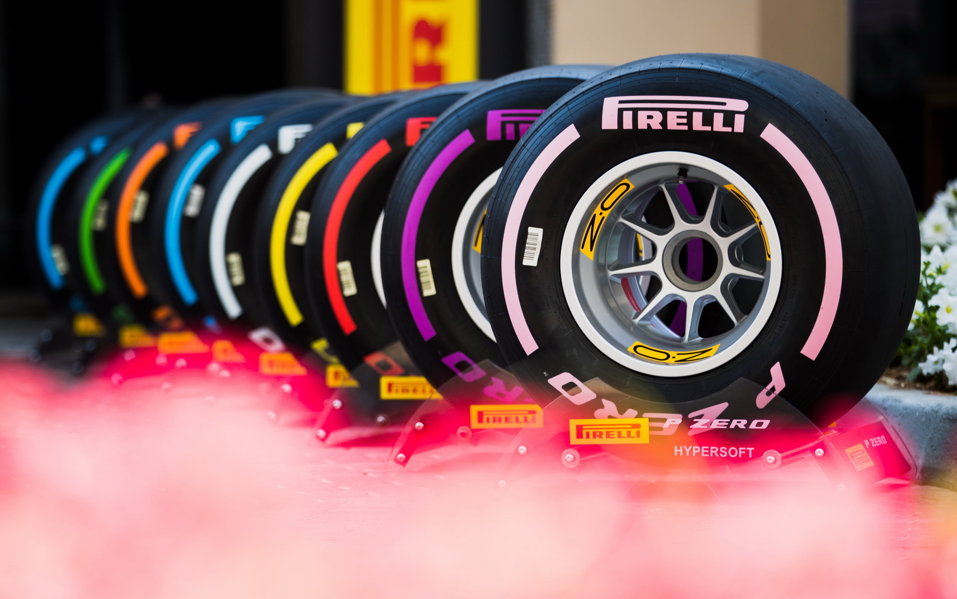 Pneumatiky Pirelli při testech v Abú Zabí