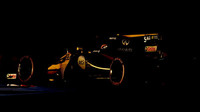 Carlos Sainz při testech v Abú Zabí