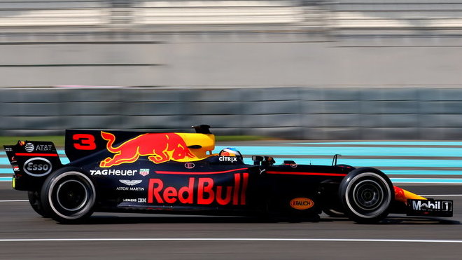 Daniel Ricciardo při testech s Red Bullem v Abú Zabí