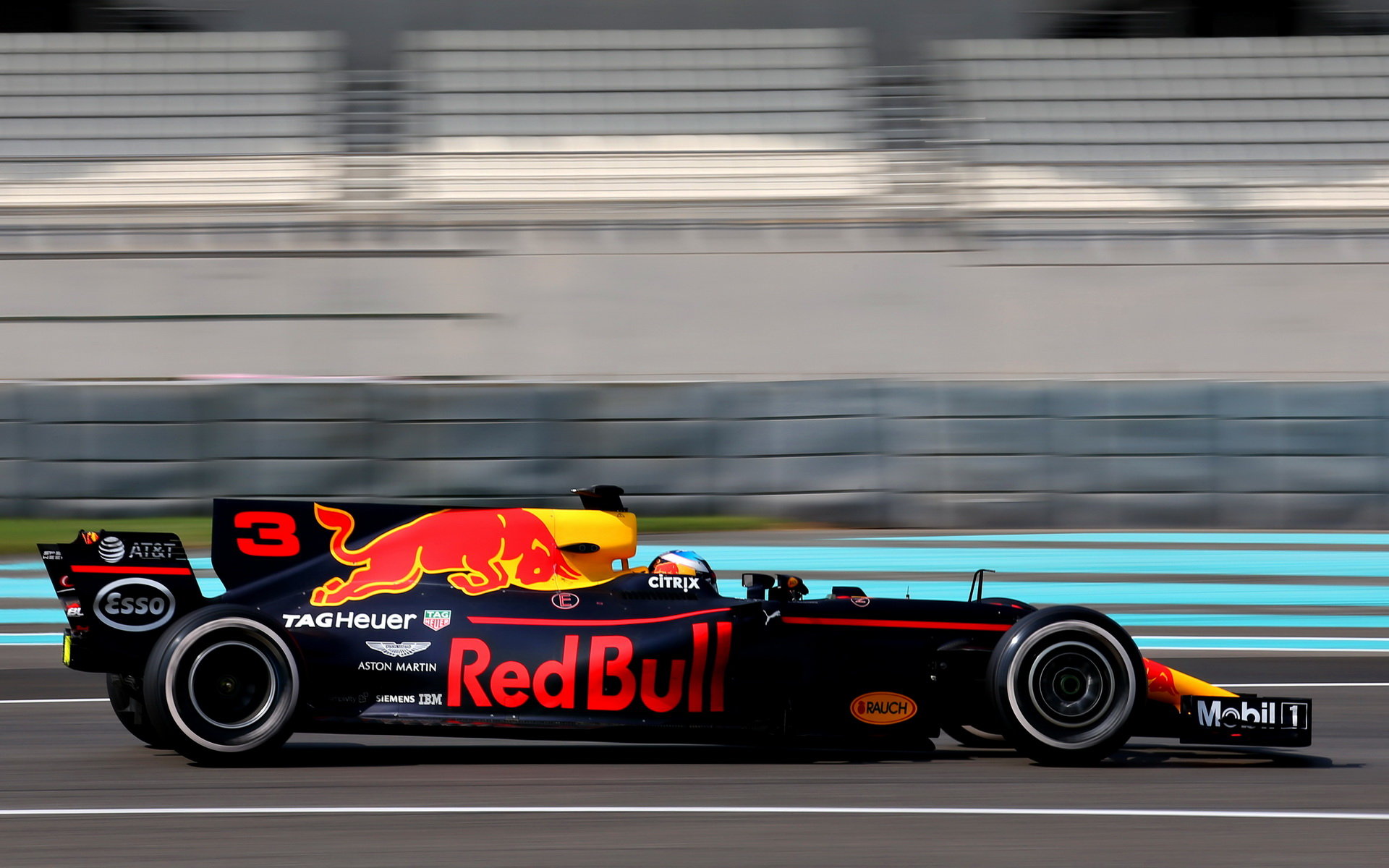 Daniel Ricciardo při testech s Red Bullem v Abú Zabí