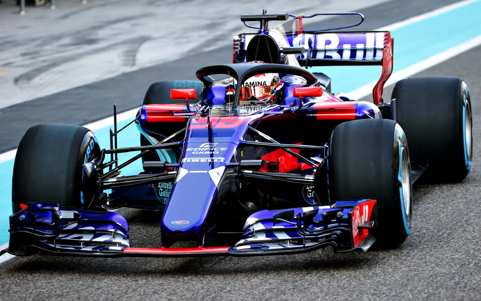 Toro Rosso během loňských testů v Abú Zabí
