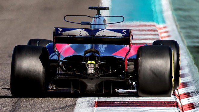Toro Rosso při testech pneumatik v Abú Zabí