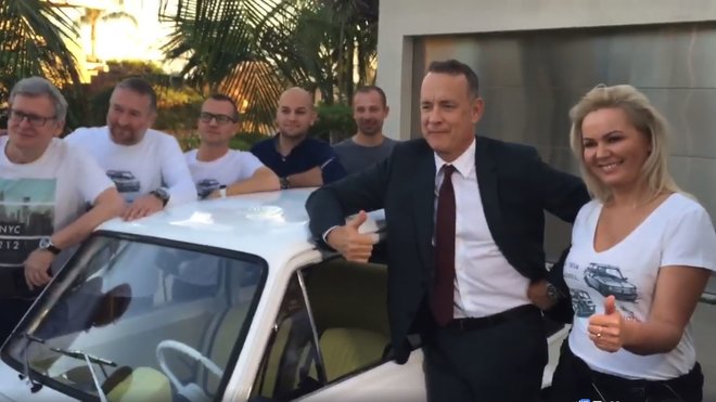 Tom Hanks si převzal svůj nový Fiat 126p