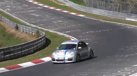 Ostrý Volkswagen Beetle RSi na Ringu