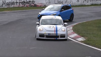 Ostrý Volkswagen Beetle RSi na Ringu