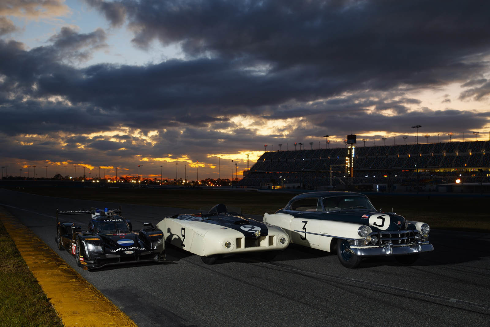 Závodní Cadillacy urazily za 67 let pořádný kus cesty, jak krásně demonstruje srovnání závodních speciálů Le Monstre a DPi-V.R