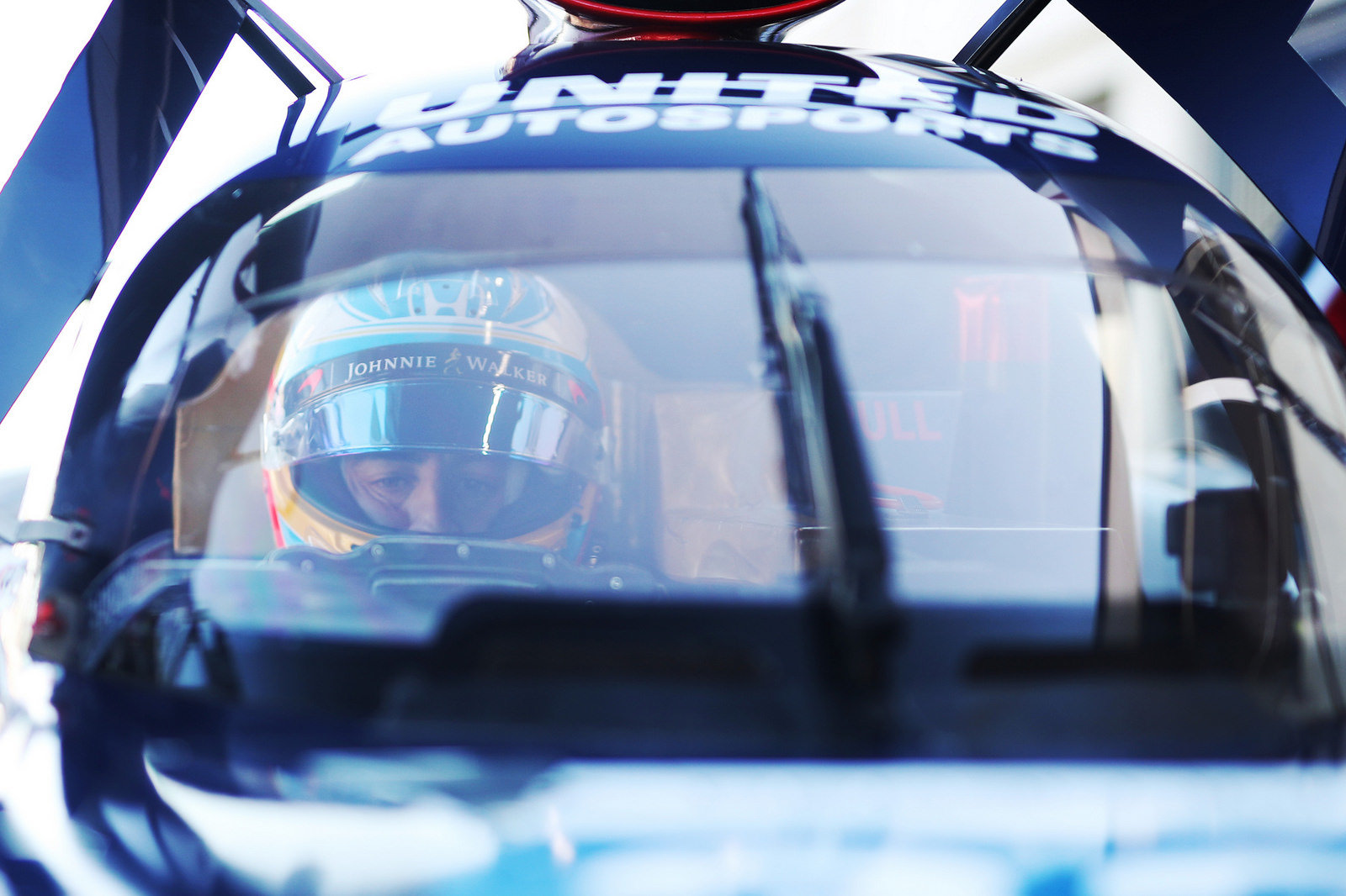 Fernando Alonso v kokpitu Ligieru JS P217