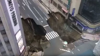 K jednomu z největších propadů silnice za poslední dobu došlo v Japonsku