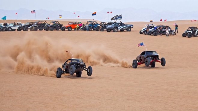 Závod v pouštních dunách Glamis