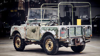 Jeden ze tří prvních vyrobených vozů Land Rover Defender z roku 1948
