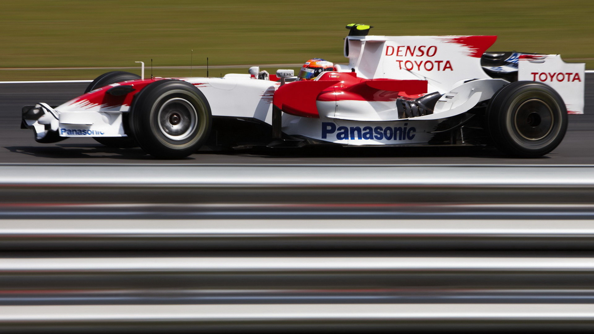 Timo Glock s Toyotou TF108