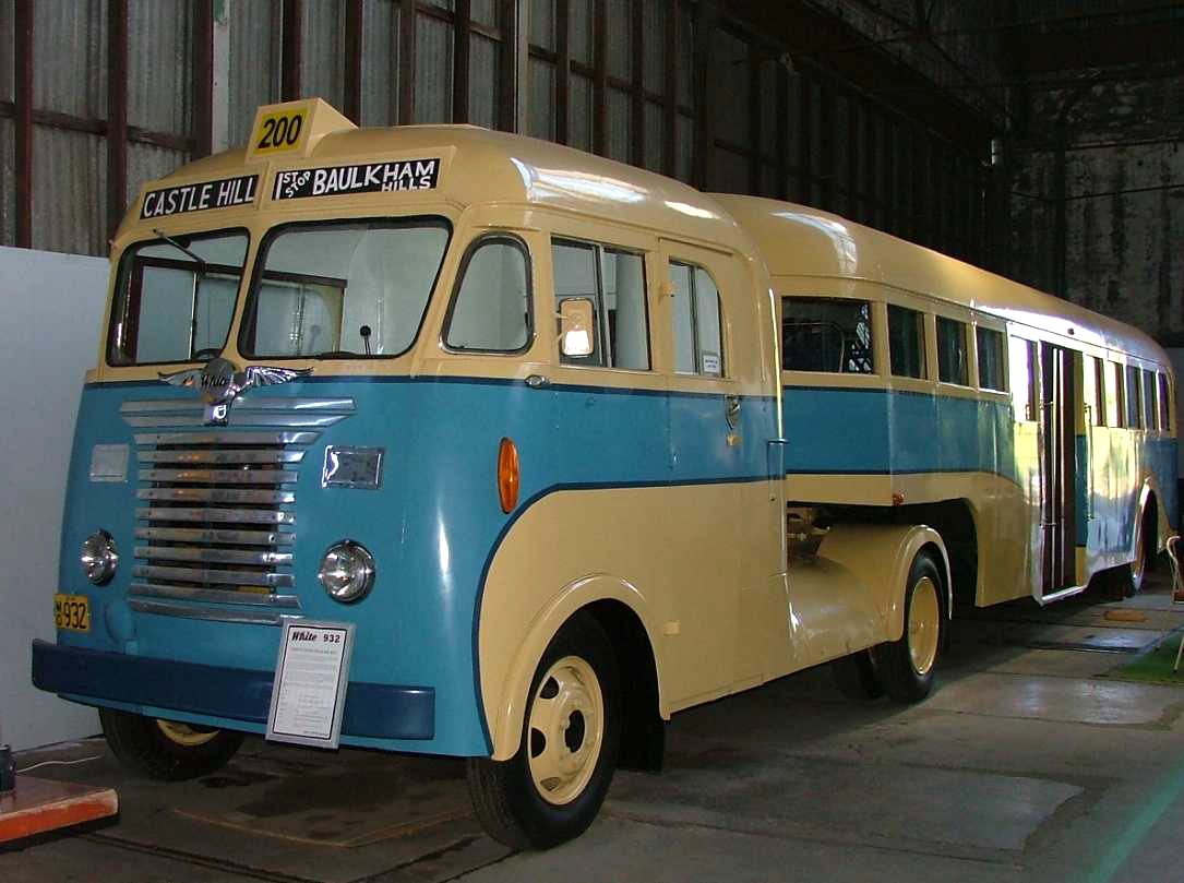 Autobusový návěs M3A1 z roku 1937, Austrálie (autor: David B in Canberra)