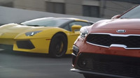 Kia Forte vyzvala na souboj Lamborghini Aventador a překvapivě vyhrála