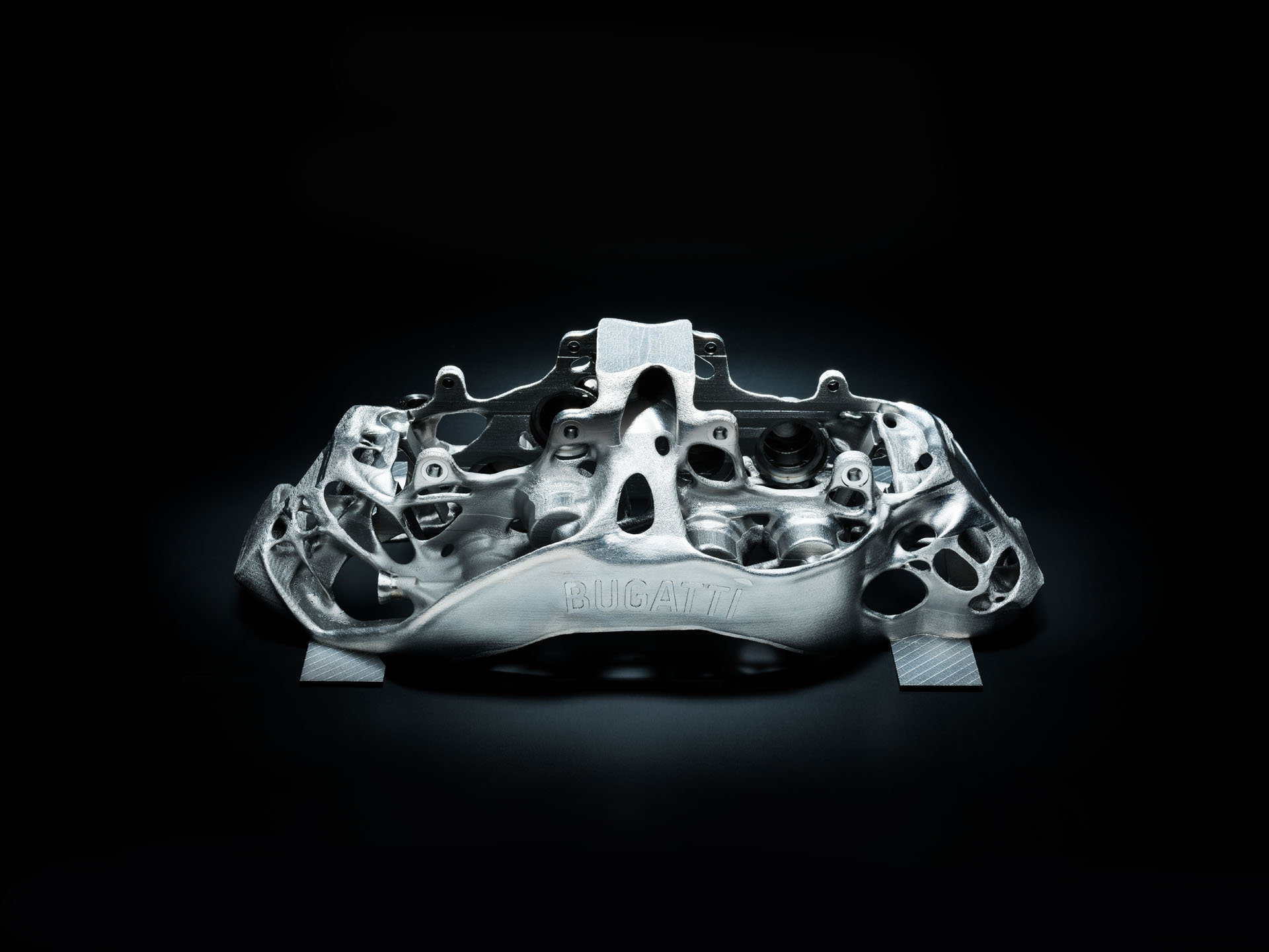 Bugatti opět posunuje hranice představitelného, tyto titanové brzdy pro Chiron vytiskla 3D tiskárna