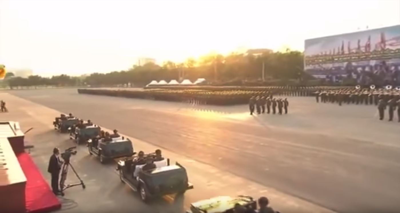 Armádní Volkswagen 181 během přehlídky ke "Dni thajské armády"