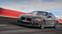 BMW 8 Coupé během testů na závodním okruhu