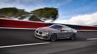 BMW 8 Coupé během testů na závodním okruhu