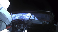Tesla Roadster ve vesmíru