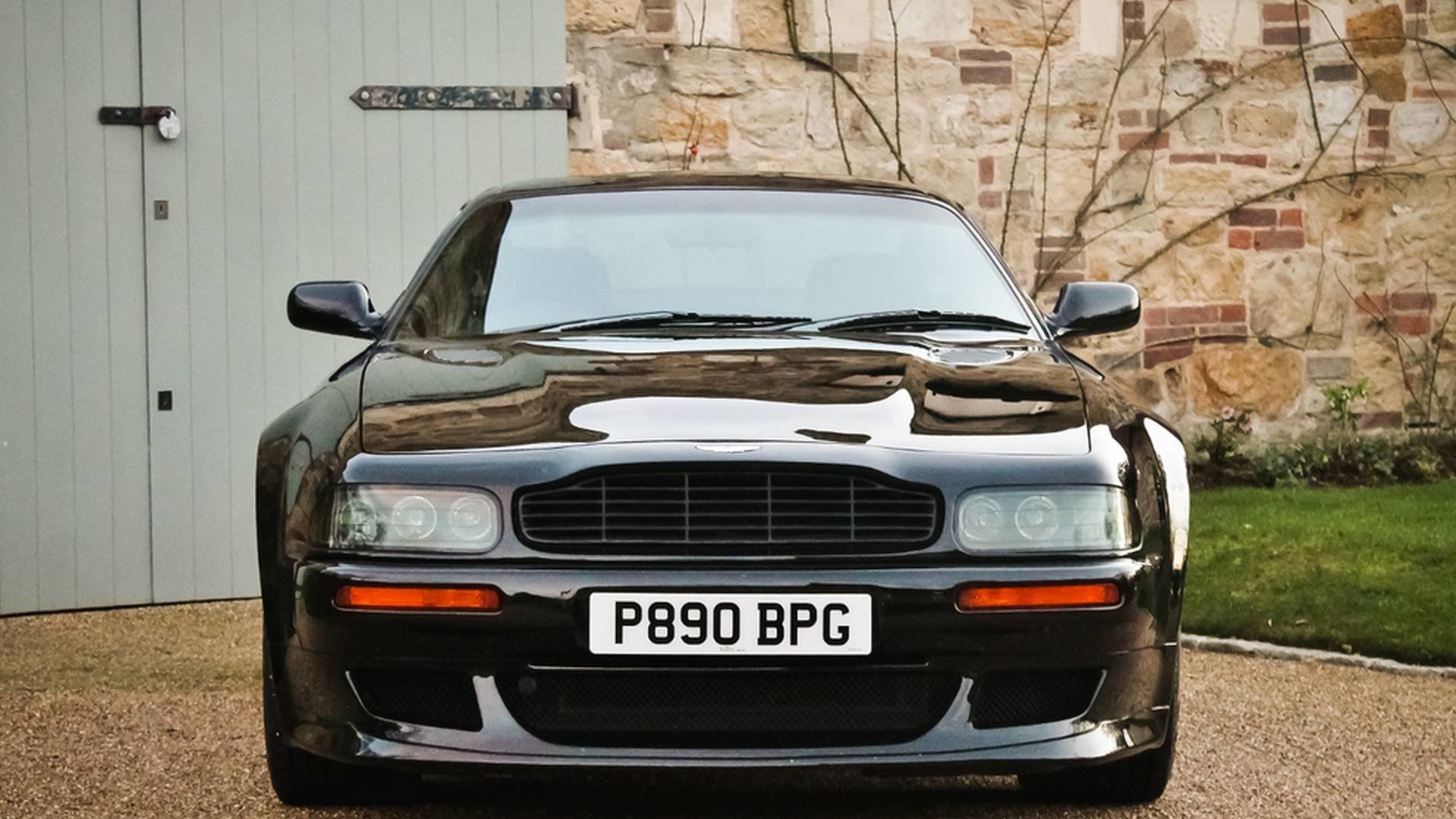 Aston Martin V8 Vantage V550, jehož prvním majitelem byl Sir Elton John