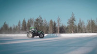Traktor Valtra T234 během zdolávání rychlostního rekordu