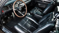 Dodge Charger z roku 1969 ve speciální edici Bullit, který kdysi dostal Bruce Willis od své ženy Demi Moore