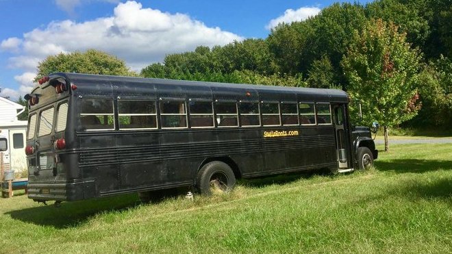 Školní autobus se proměnil v "Párty na kolech"
