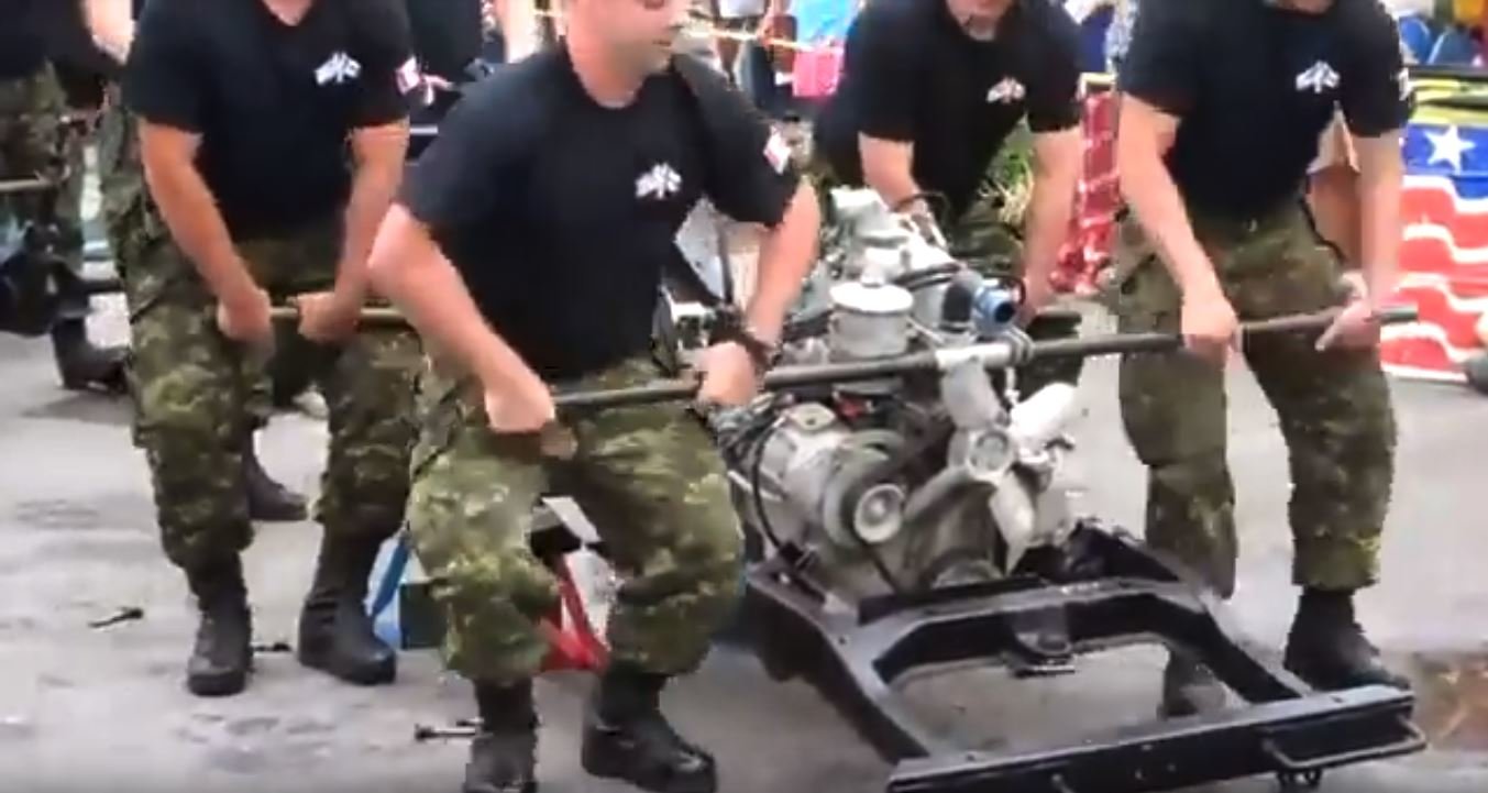 Kanadští vojáci dokáží rozebrat klasický Jeep Willys během minuty