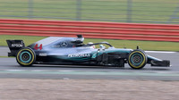 Lewis Hamilton prohání nový Mercedes W09 po trati v Silverstone