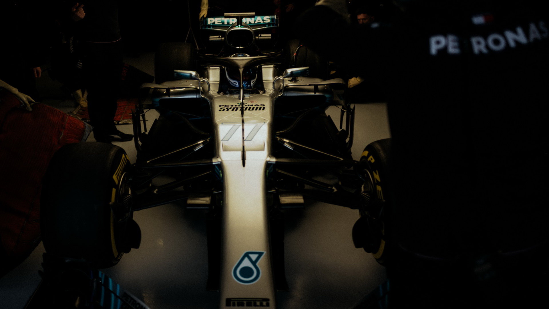 Valtteri Bottas prohání nový Mercedes W09 po trati v Silverstone
