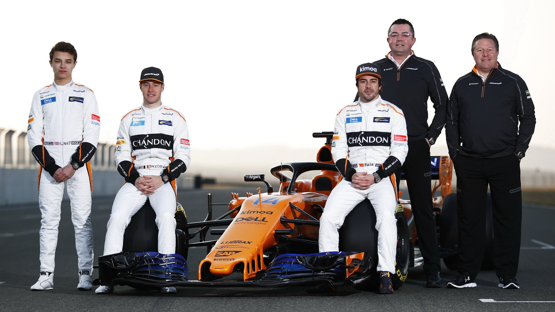 Eric Boullier (druhý zprava) při představení nového McLarenu MCL33