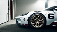 Ford GT v závodních barvách Martini dostal exkluzivní kola Vossen (zdroj: Vossen Wheels)