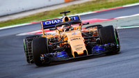 Stoffel Vandoorne s McLarenem MCL33 druhý den předsezónních testů v Barceloně