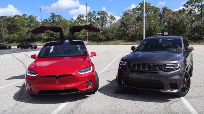 Jeep Grand Cherokee Trackhawk vs. Tesla Model X