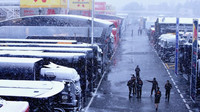 Třetí den předsezonních testů zaskočil všechny, sníh zasypal okruh v Barceloně