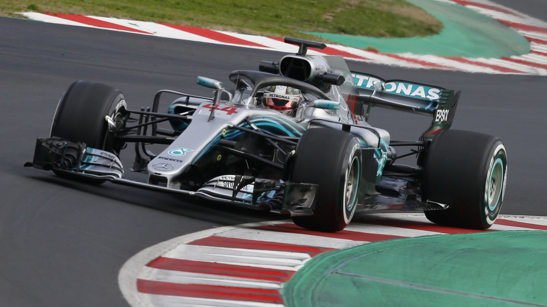Lewis Hamilton v Barceloně opět úřadoval