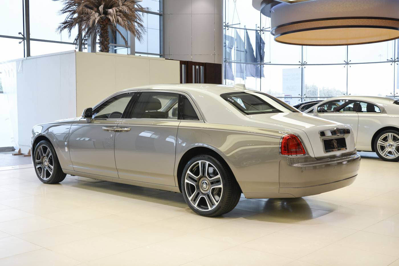 Jedinečný Rolls-Royce Ghost dostal výzdobu inspirovanou islámským uměním a architekturou