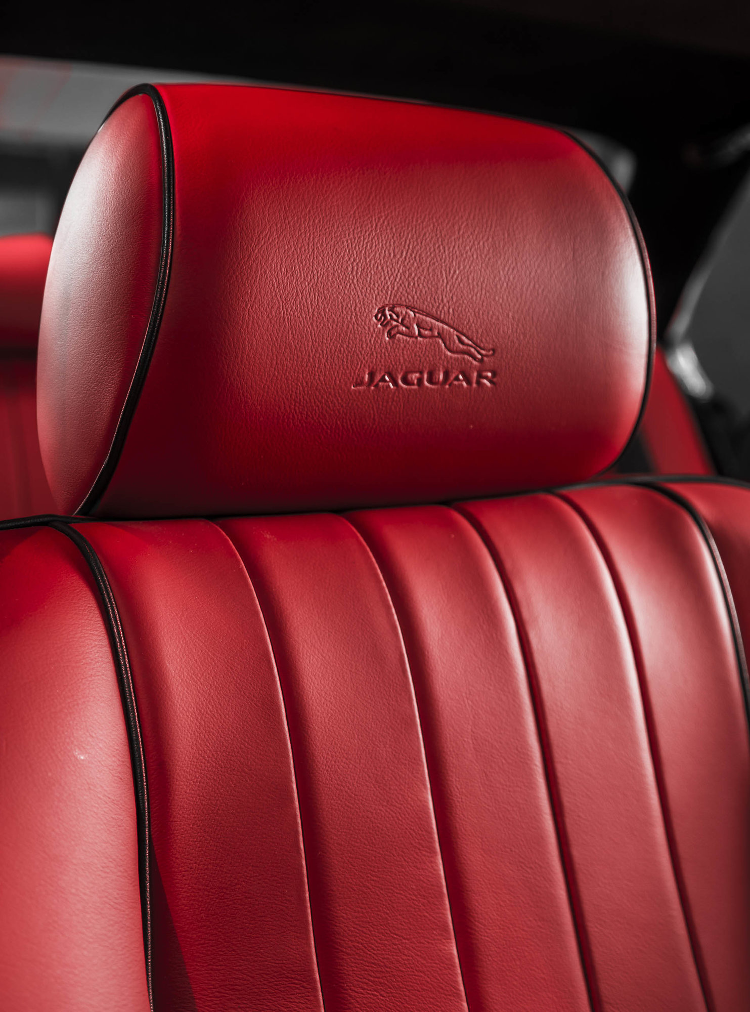 Modernizovaný Jaguar XJ6 vznikl za spolupráce specializovaného oddělení Jaguar Classic a bubeníka kapely Iron Maiden