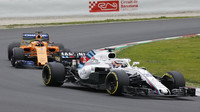 Williams před McLarenem během předsezónních testů v Barceloně