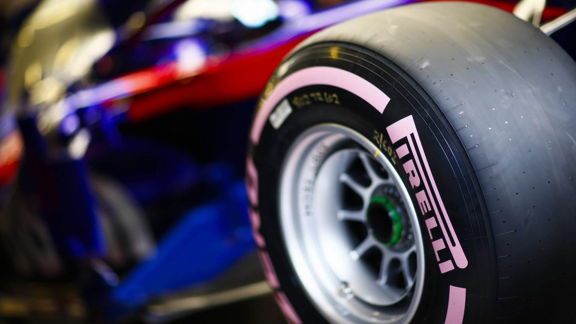 Hyper-měkká směs Pirelli v druhých předsezonních testech v Barceloně