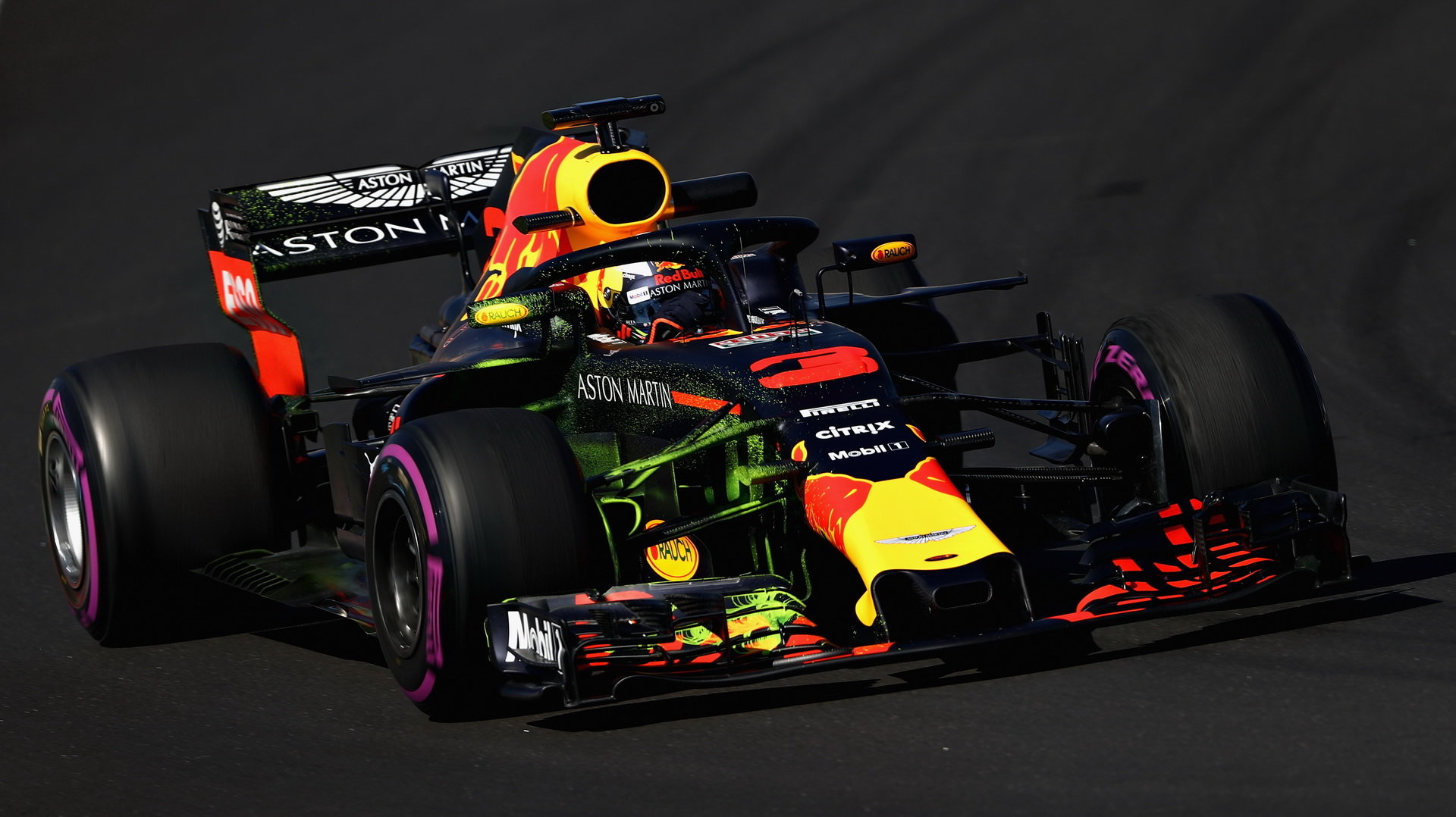 Daniel Ricciardo s použitím Flow-vis v druhých předsezonních testech v Barceloně