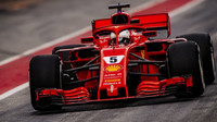 Sebastian Vettel s Ferrari SF71H během předsezónních testů v Barceloně