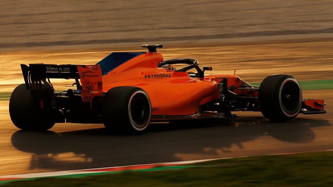 Stoffel Vandoorne s novým McLarenem MCL33 při testech v Barceloně