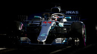 Lewis Hamilton v druhých předsezonních testech v Barceloně