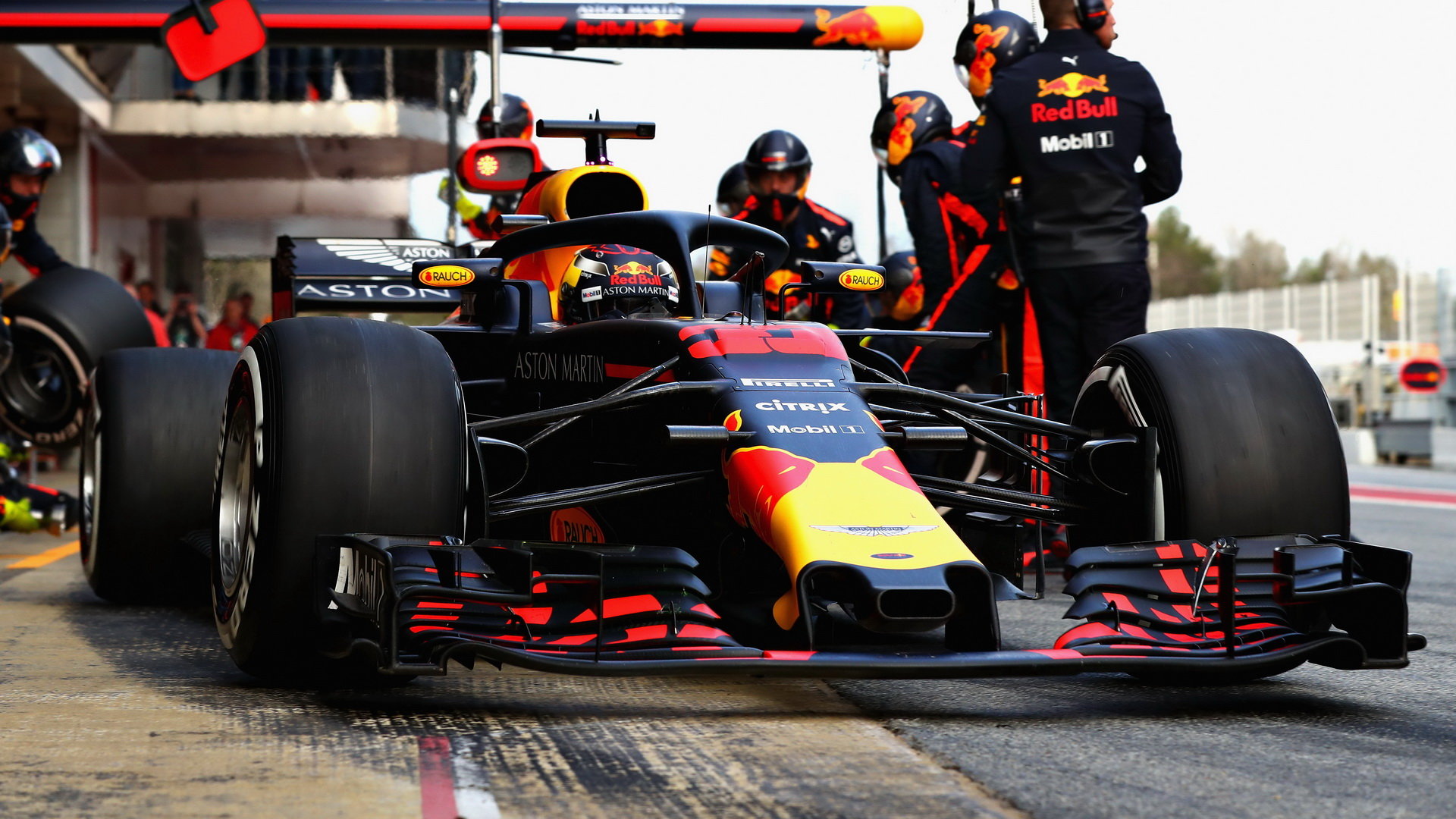 Max Verstappen v druhých předsezonních testech v Barceloně