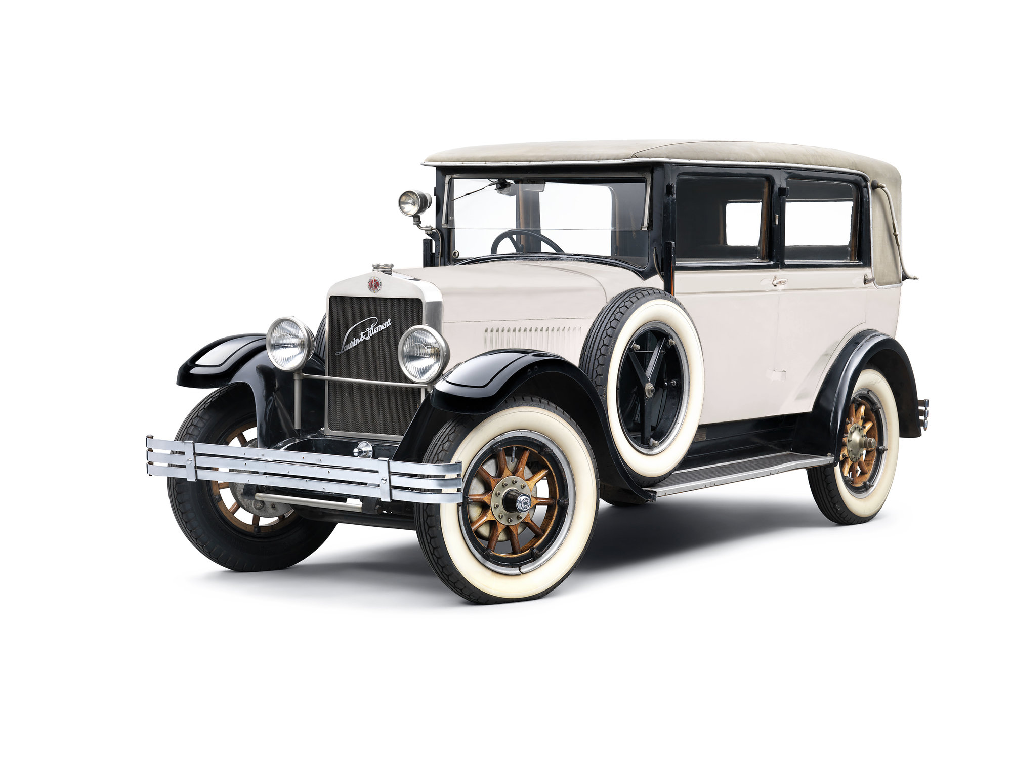 Model 110 z roku 1925, vyvinutý ještě v éře L&amp;K a nově osazený i logem Škoda, dával na výběr z široké nabídky provedení karoserie.