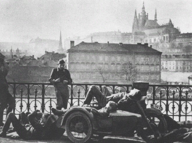 Němečtí vojáci v Praze