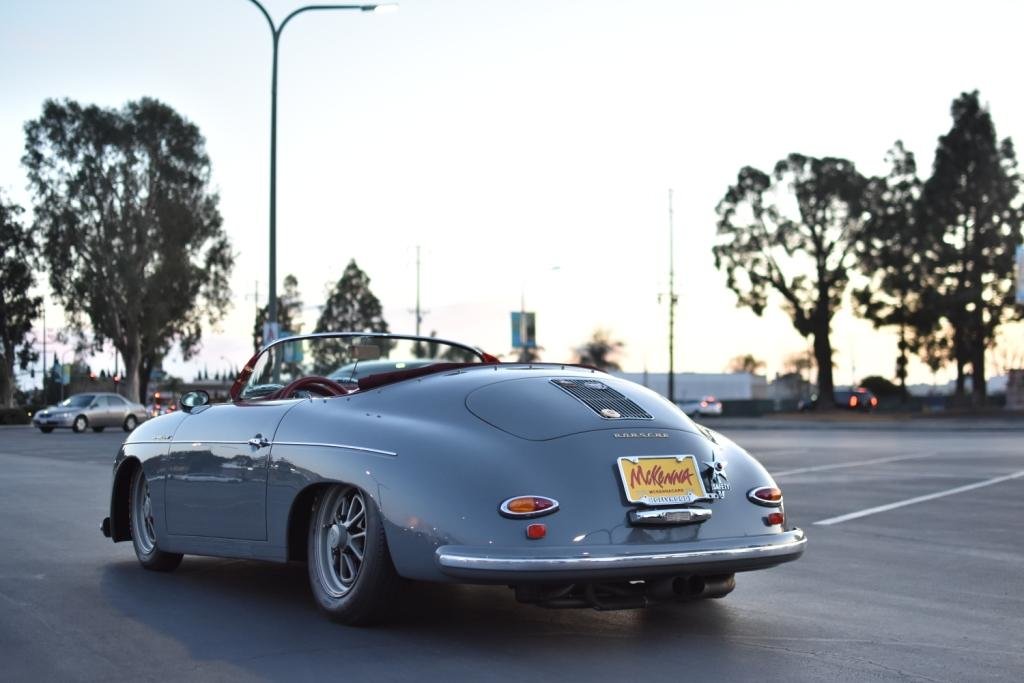 Stylově upravená replika Porsche 356