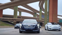Cadillac zdůrazňuje přednosti CT6 s funkcí Super Cruise ve srovnání s Teslou