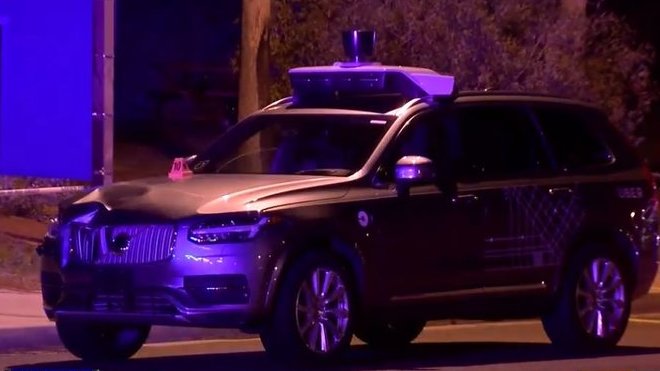 Autonomní Volvo XC90 společnosti Uber srazilo ve městě Tempe chodkyni, ta svým zraněním podlehla