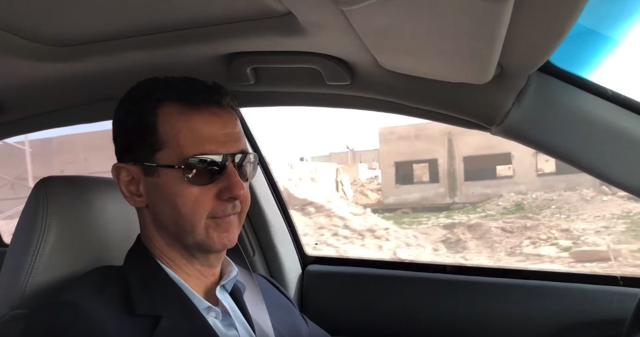 Syrský prezident Bašár al-Asad se vydal na obhlídku fronty v Hondě Accord